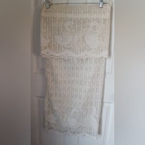 Elegant Cream Kitchen Linen with Duck Design